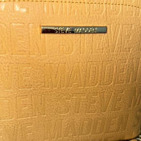 YELLOW STEVE MADDEN BAG - Picture 2 of 5